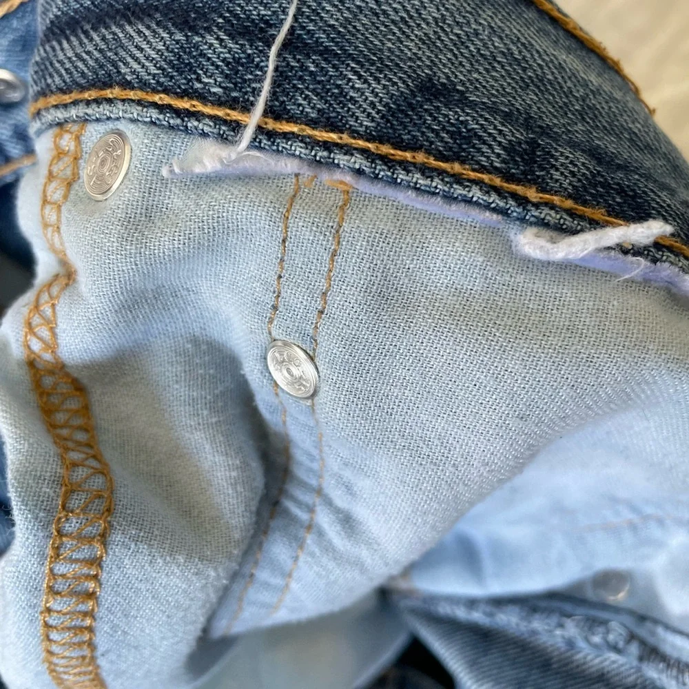 Levis perfectly worn